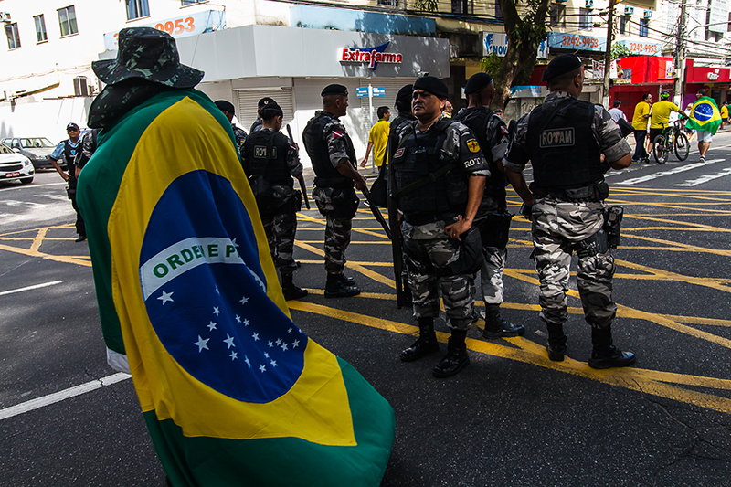 
        
            Manifestação reúne cerca de 50 mil em Belém
        
    