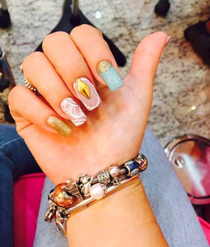 
        
            Conheça as tendências de unhas para o verão
        
    