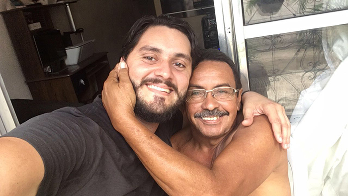 
        
            DOL homenageia pais com galeria de fotos
        
    