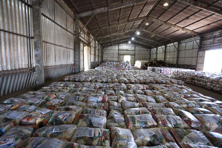 
        
            Helder entrega ajuda humanitária em Santarém
        
    