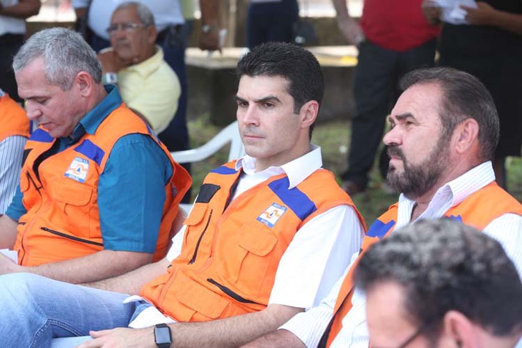 
        
            Helder entrega ajuda humanitária em Santarém
        
    