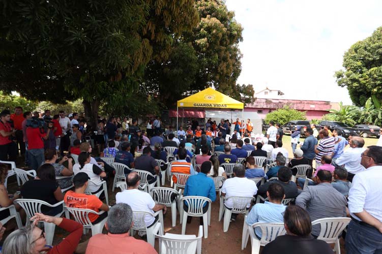 
        
            Helder entrega ajuda humanitária em Santarém
        
    