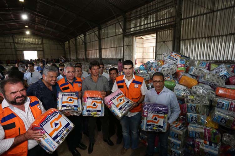
        
            Helder entrega ajuda humanitária em Santarém
        
    