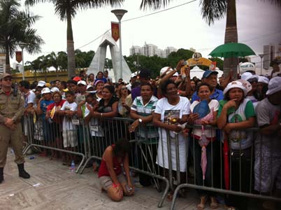 
        
            Devoção e solidariedade movem devotos
        
    