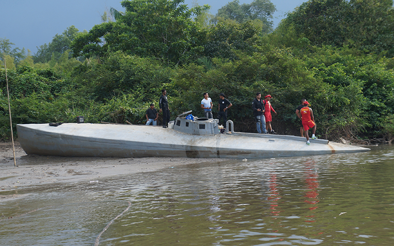 
        
            Submarino apreendido em Vigia chega em Belém
        
    