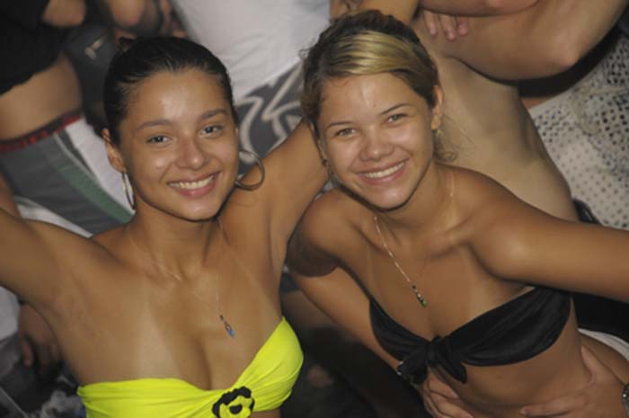 
        
            Veja imagens da praia do Atalaia
        
    