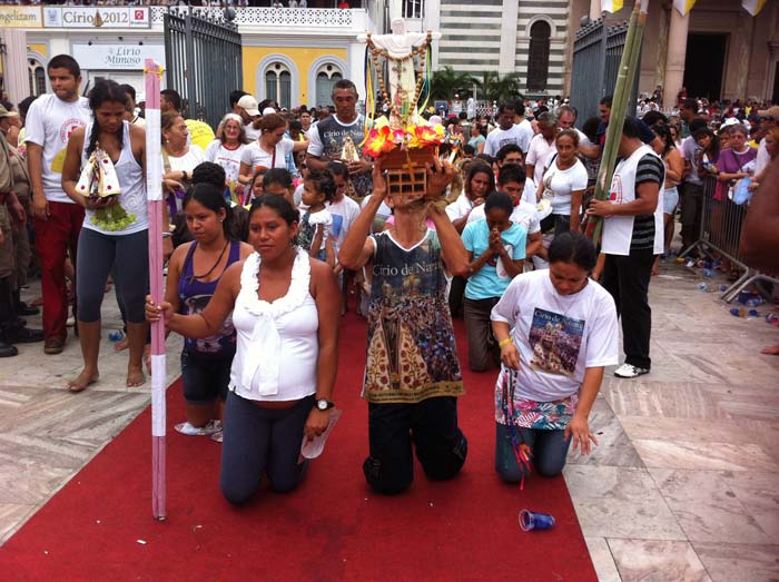 
        
            Devoção e solidariedade movem devotos
        
    