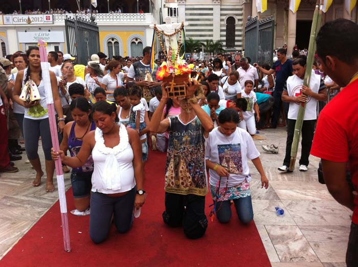 
        
            Devoção e solidariedade movem devotos
        
    