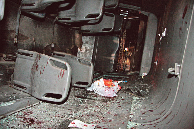 
        
            Van fura blitz e capota na BR
        
    