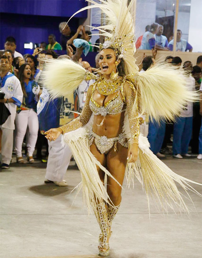 
        
            Famosas esbanjam beleza no 2º dia do Carnaval 
        
    