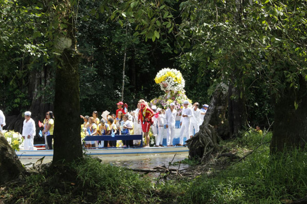 
        
        
            Fiéis participam do 109ª Círio de Nossa Senhora da Conceição em Caraparu
        
    