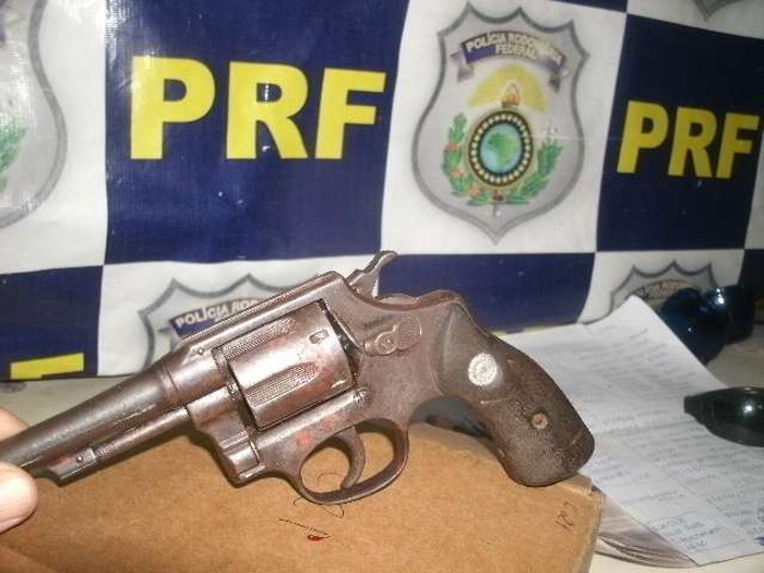 
        
            Homem é apreendendido com arma e munições 
        
    
