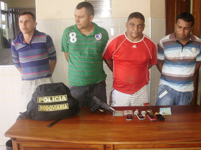 
        
            Quatro foragidos são presos após vistoria da PRE
        
    