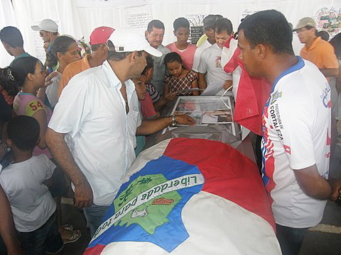 
        
            Chega a Belém o corpo da paraense morta no México
        
    