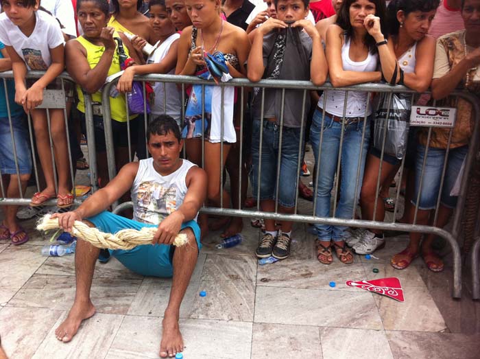 
        
            Devoção e solidariedade movem devotos
        
    