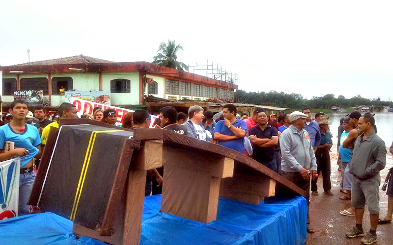
        
            População paraense protesta contra demora em obras de ponte
        
    