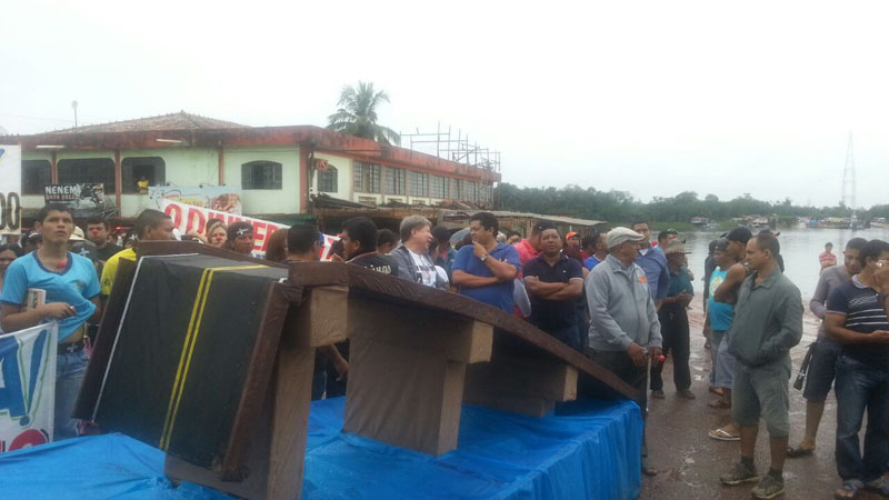 
        
            População paraense protesta contra demora em obras de ponte
        
    