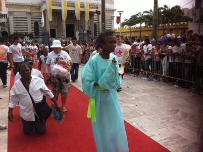 
        
            Devoção e solidariedade movem devotos
        
    