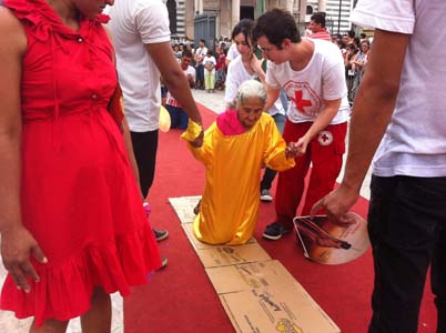 
        
            Devoção e solidariedade movem devotos
        
    