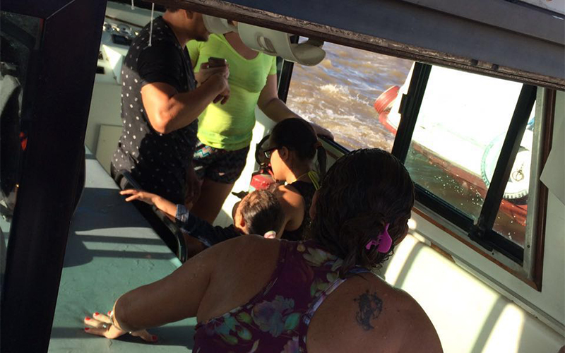 
        
            Barco pesqueiro naufraga após colidir com embarcação
        
    