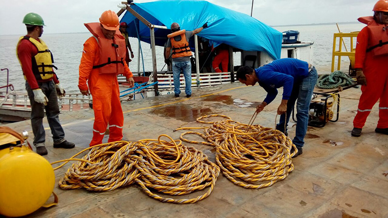 
        
            Operação retira lancha que naufragou no Marajó
        
    