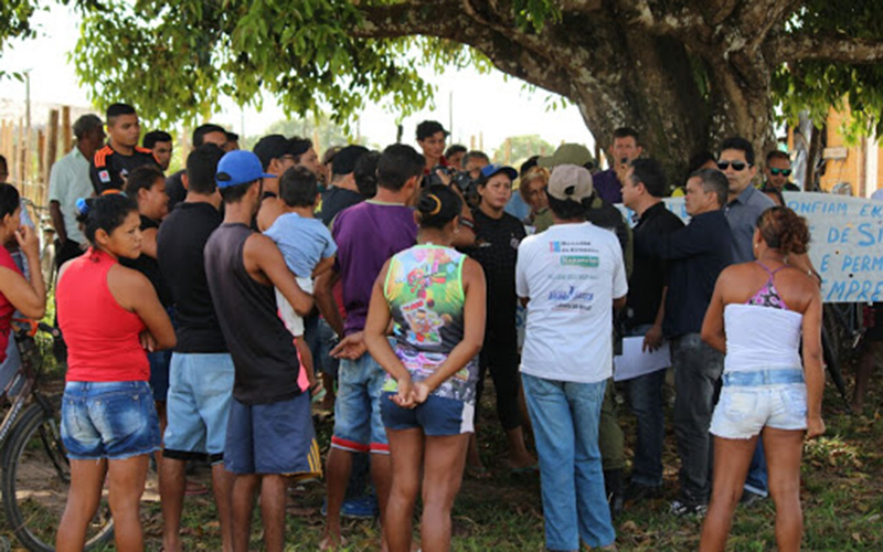 
        
            Famílias protestam contra reintegração de posse e alguns moradores não têm para onde ir
        
    