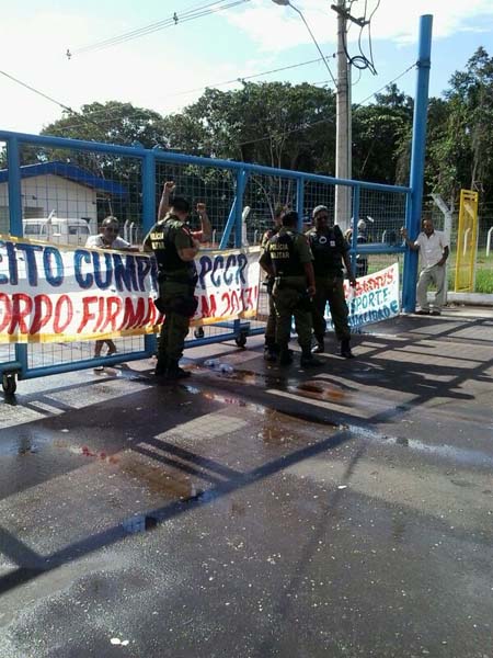 
        
            Professores interditam porto de Barcarena
        
    