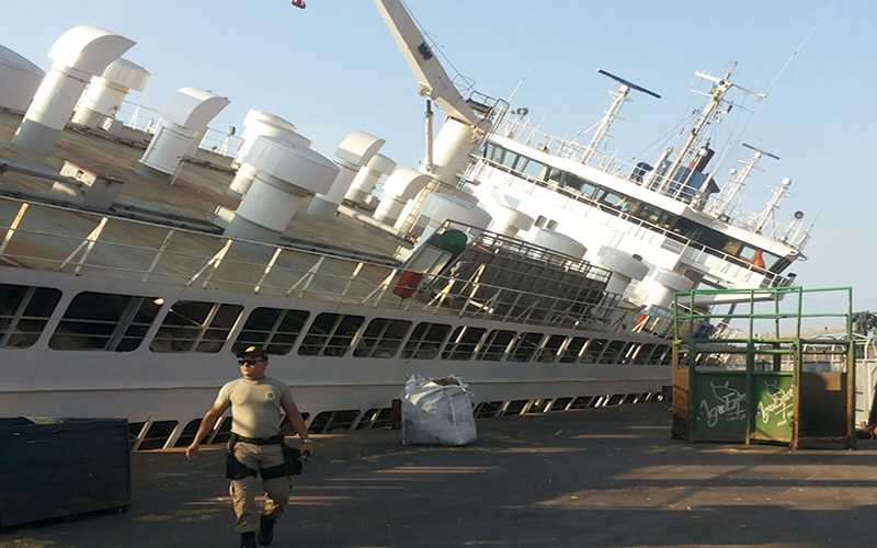
        
            Após acidente, navio afunda em Vila do Conde
        
    