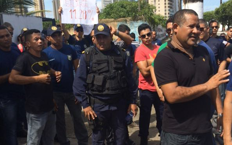 
        
            Em protesto, guardas municipais denunciam descaso 
        
    