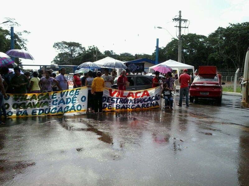 
        
            Professores interditam porto de Barcarena
        
    