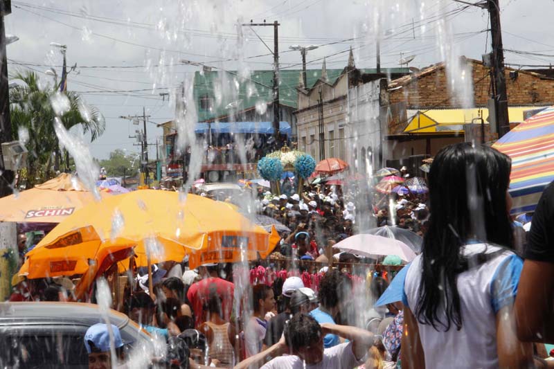 
        
            Fiéis tomam ruas em Círio de Vigia
        
    