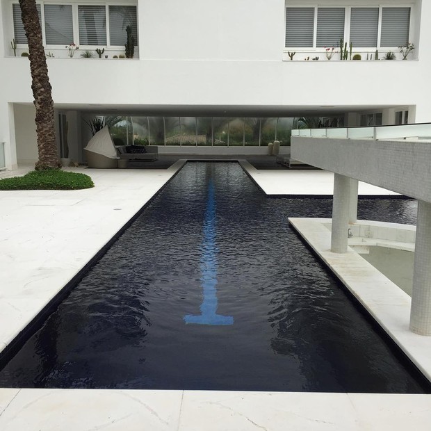 
        
            Conheça casa gigante de Ana Hickmann que surpreendeu a web
        
    