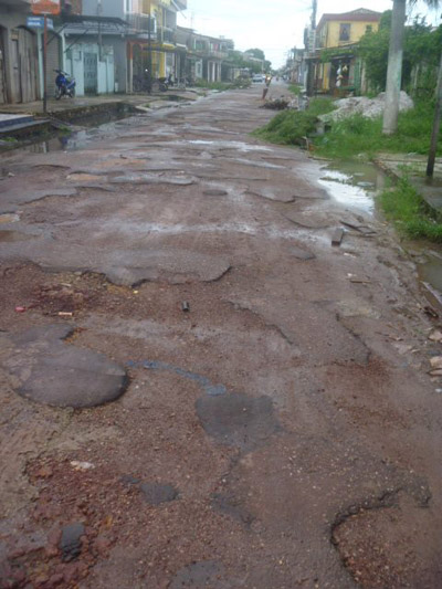 
        
            Abaetetuba: moradores reclamam da falta de asfalto
        
    
