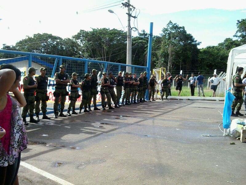 
        
            Professores interditam porto de Barcarena
        
    
