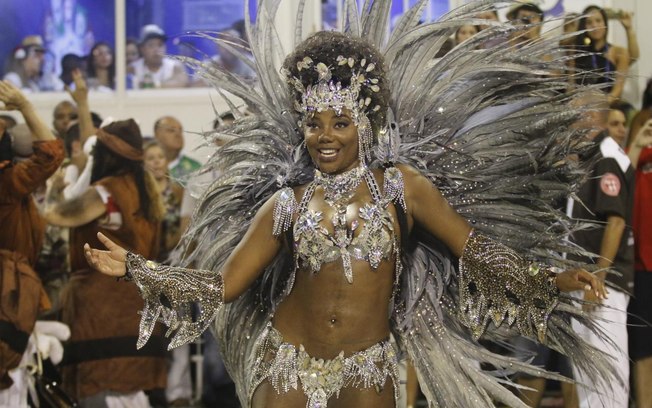 
        
            Famosas esbanjam beleza no 2º dia do Carnaval 
        
    
