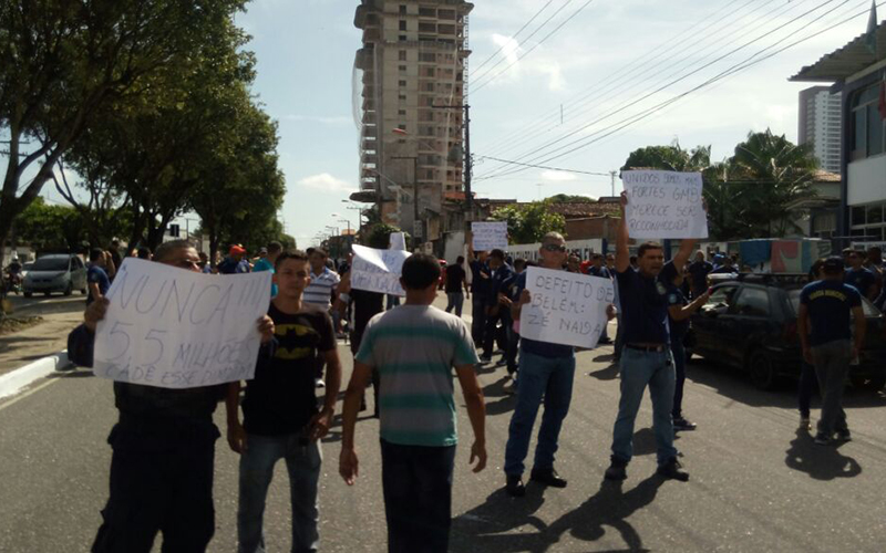 
        
            Em protesto, guardas municipais denunciam descaso 
        
    