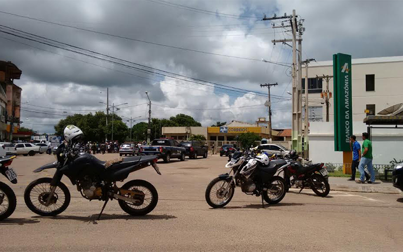 
        
            Trio faz clientes reféns em agência dos Correios
        
    