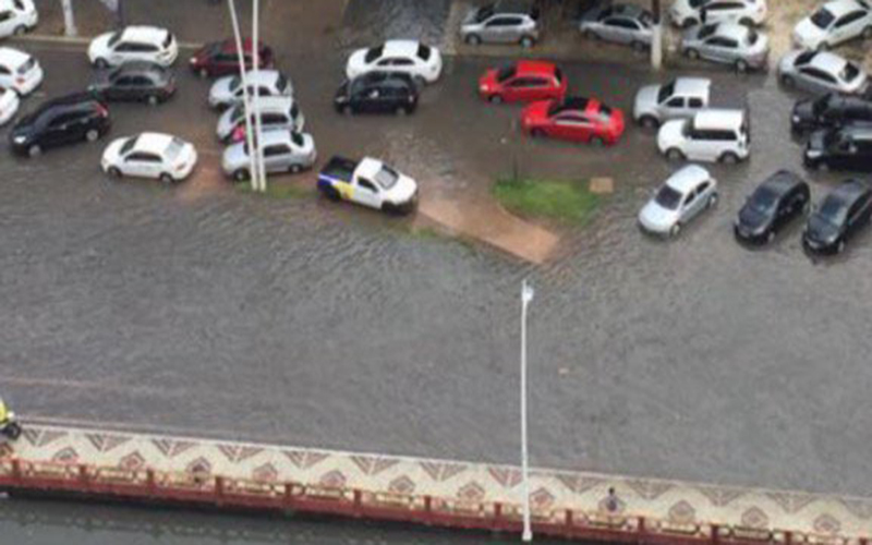 
        
            Belém fica alagada após chuva nesta sexta-feira
        
    