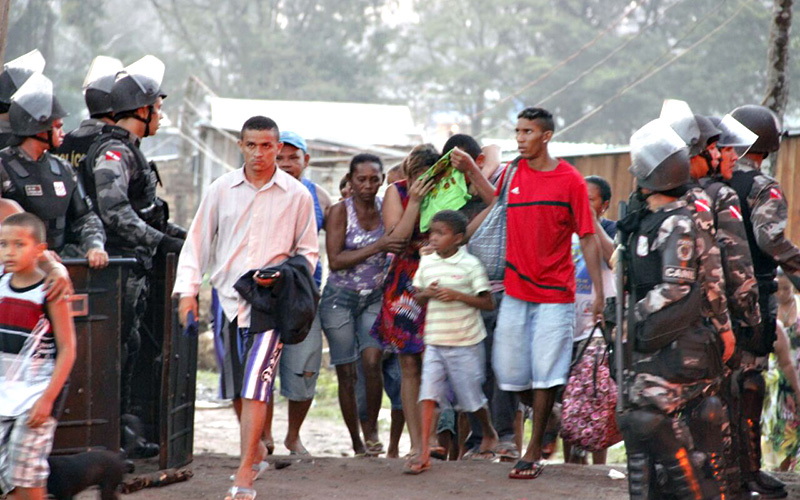 
        
            Manifestantes incendeiam coletivos na Mário Covas
        
    