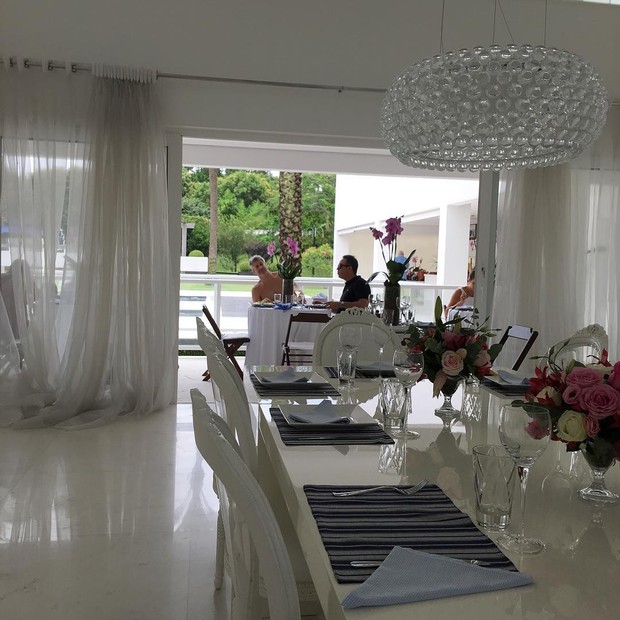 
        
            Conheça casa gigante de Ana Hickmann que surpreendeu a web
        
    