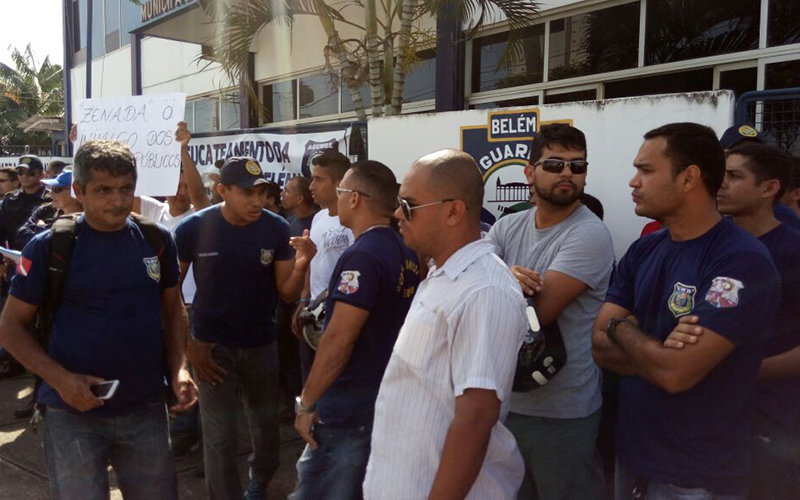 
        
            Em protesto, guardas municipais denunciam descaso 
        
    