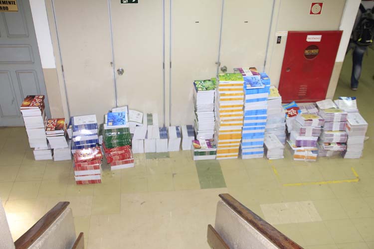 
        
            Cenário de abandono nas escolas
        
    
