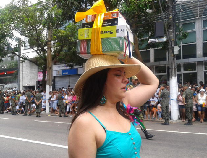 
        
            Fieis pagam promessas durante o Círio
        
    