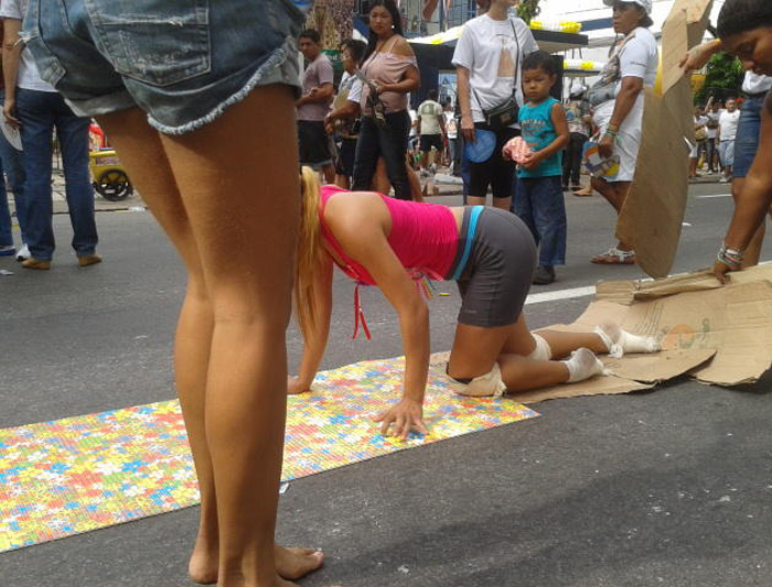 
        
            Fieis pagam promessas durante o Círio
        
    
