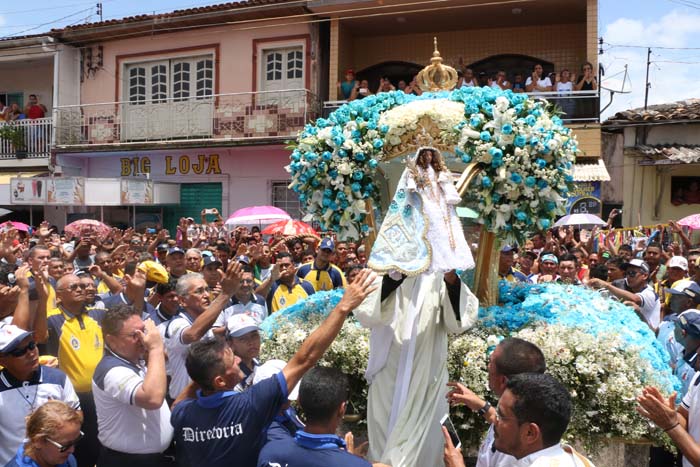 
        
            Vigia rende homenagens a Virgem de Nazaré
        
    
