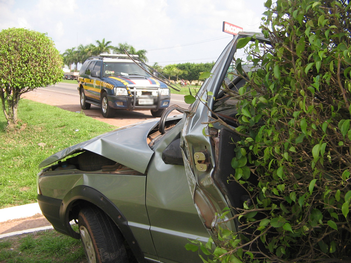 
        
            Carro capota em Marituba; veja as fotos
        
    