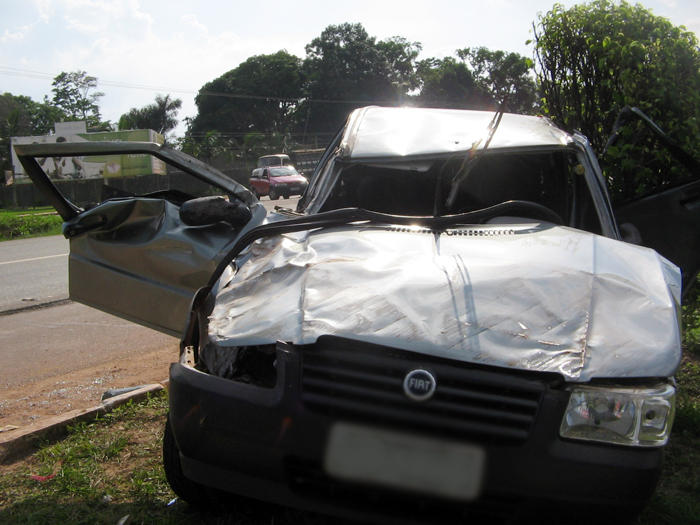 
        
            Carro capota em Marituba; veja as fotos
        
    