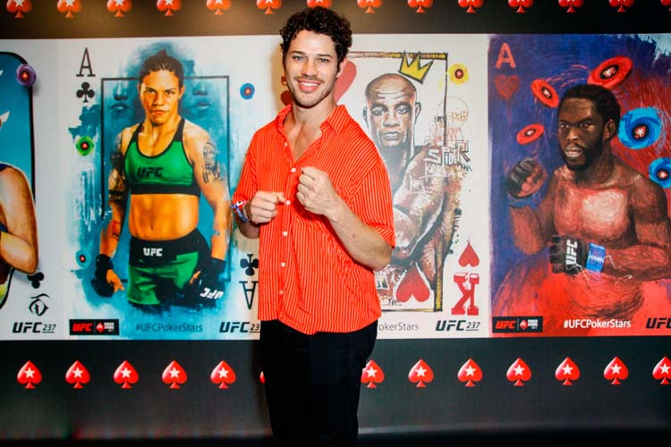 
        
        
            UFC Rio reúne centenas de celebridades
        
    