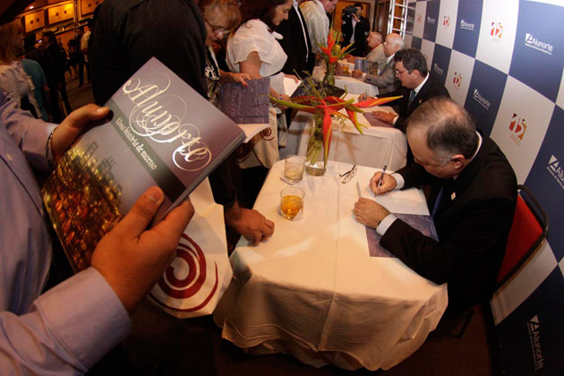 
        
            Alunorte lança livro comemorativo aos seus 15 anos
        
    