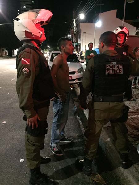 
        
            Assaltante faz refém em supermercado de Belém
        
    